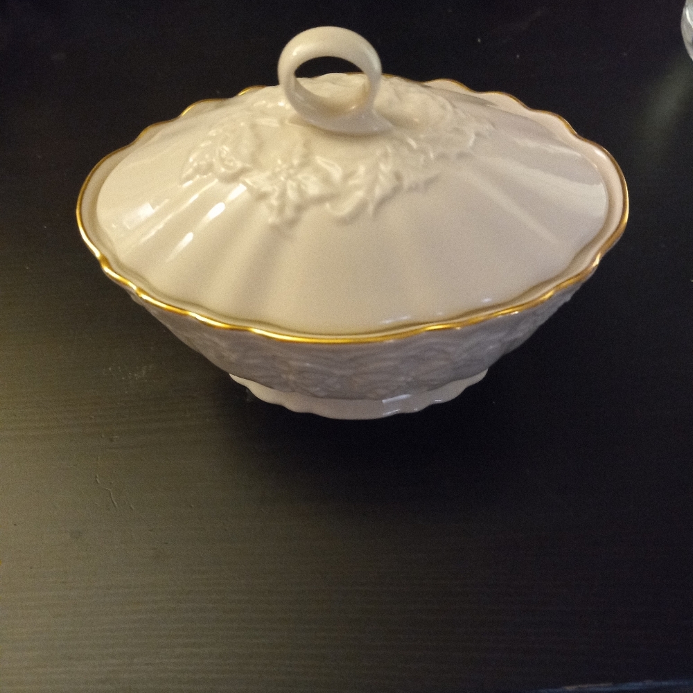 LENOX Holiday Collection Hostess Sugar Bowl